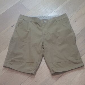 EUC Kuhl Shorts Men's sz 42 Renegade Cargo Khaki Flat Front Hiking Shorts